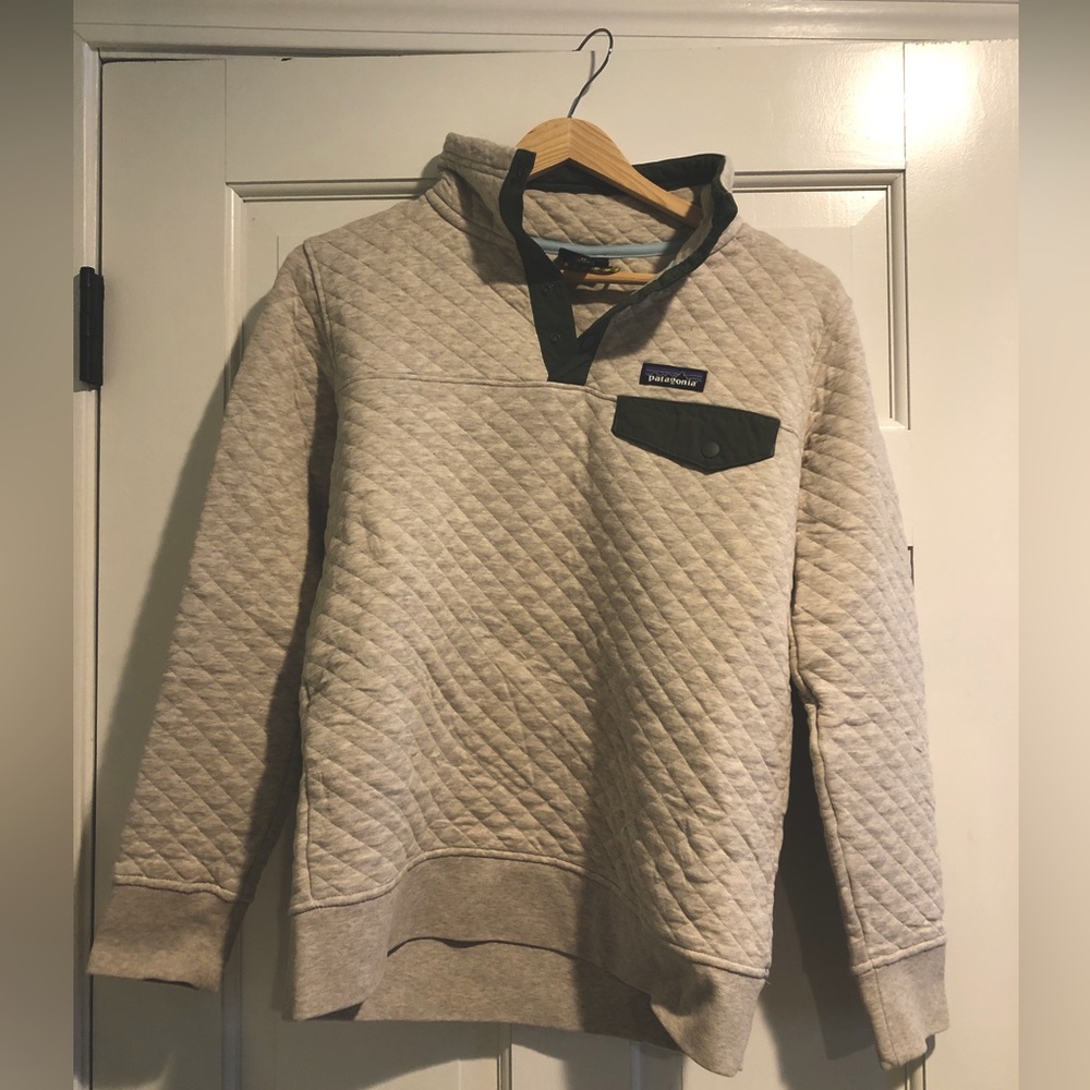 Patagonia Quilted Pullover, size XS, oatmeal color with olive green accents